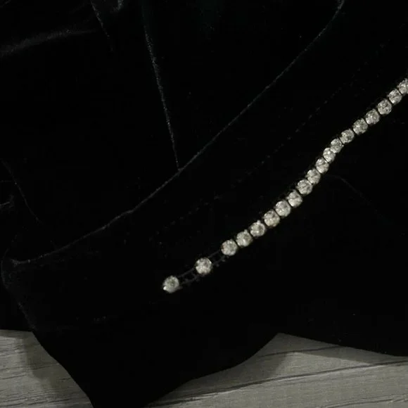 3/$30 ⭐️ 𝅺vintage Black Sleeveless MIDI Velvet Dress - Picture 3 of 4